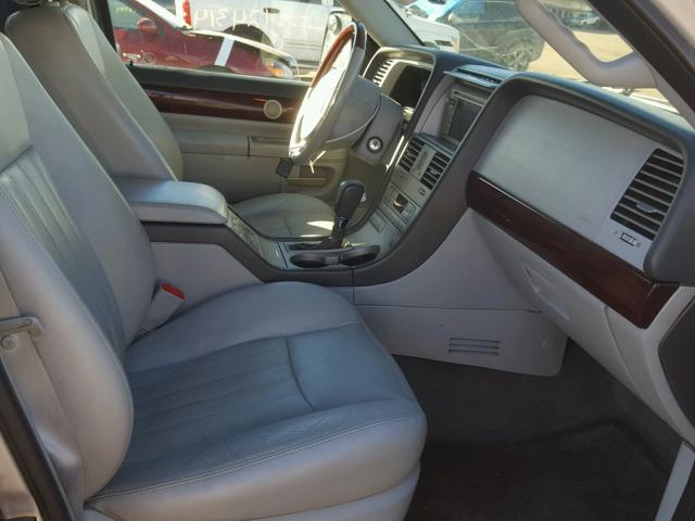 5LMEU88H64ZJ40101 - 2004 LINCOLN AVIATOR 灰色 照片 5