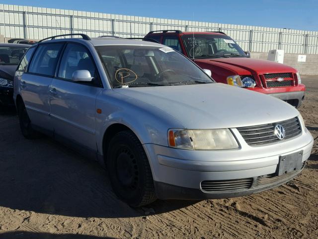 WVWNA63B1WE389083 - 1998 VOLKSWAGEN PASSAT GLS GRAY photo 1