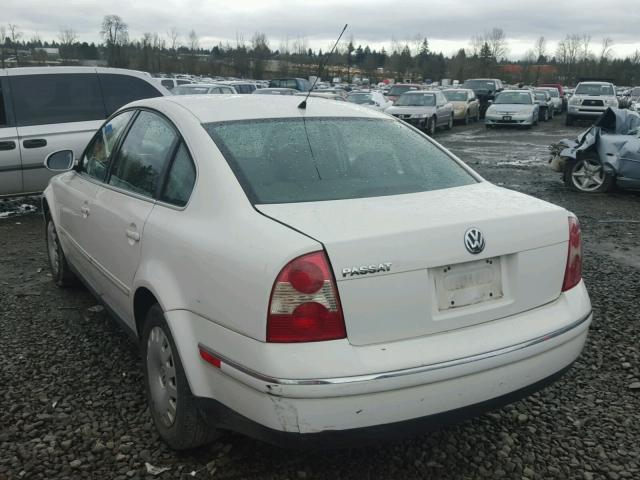 WVWMD63B24E276873 - 2004 VOLKSWAGEN PASSAT GL WHITE photo 3