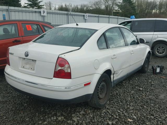 WVWMD63B24E276873 - 2004 VOLKSWAGEN PASSAT GL WHITE photo 4