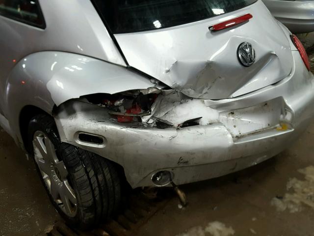 3VWDC21C71M418550 - 2001 VOLKSWAGEN NEW BEETLE 银色 照片 9