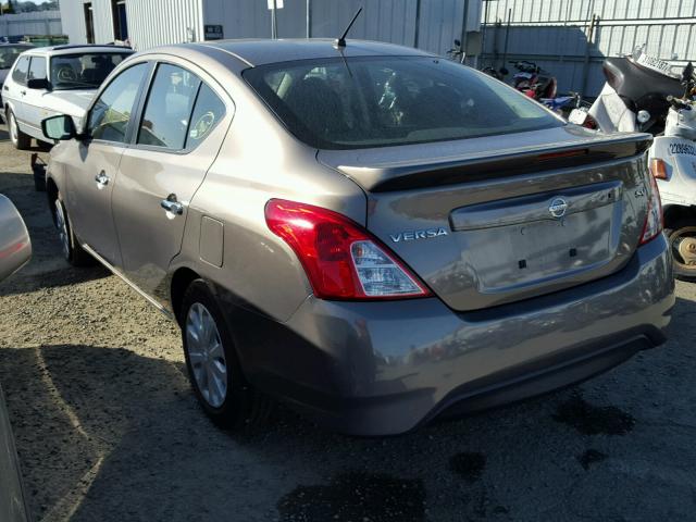 3N1CN7AP3HK431698 - 2017 NISSAN VERSA S GRAY photo 3