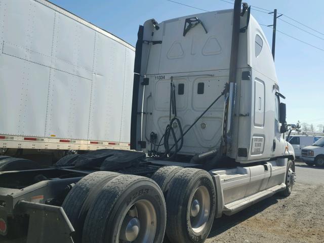 1FUJGLDR1BSAZ6640 - 2011 FREIGHTLINER CASCADIA 1 WHITE photo 4