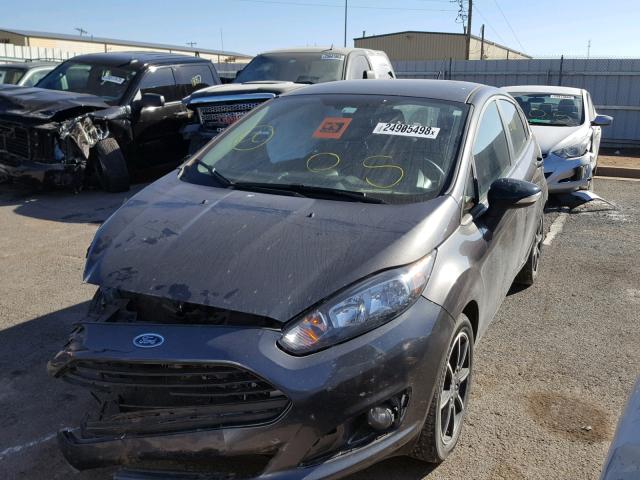 3FADP4EJ2GM174056 - 2016 FORD FIESTA SE GRAY photo 2