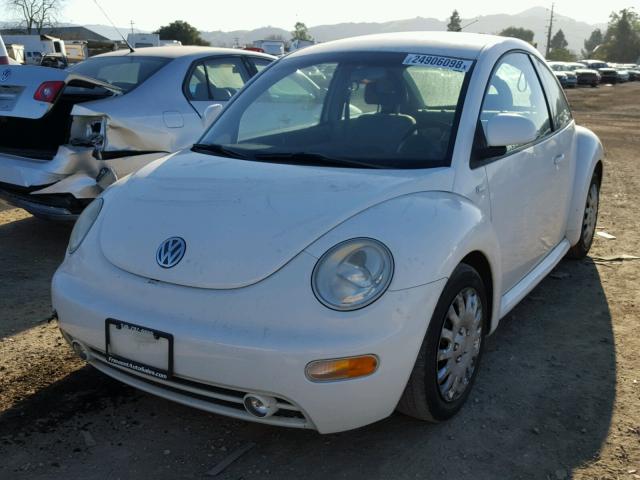 3VWCC21C1YM426617 - 2000 VOLKSWAGEN NEW BEETLE WHITE photo 2