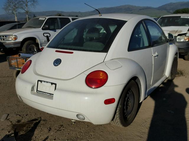 3VWCC21C1YM426617 - 2000 VOLKSWAGEN NEW BEETLE WHITE photo 4