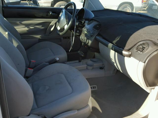 3VWCC21C1YM426617 - 2000 VOLKSWAGEN NEW BEETLE 白色 照片 5