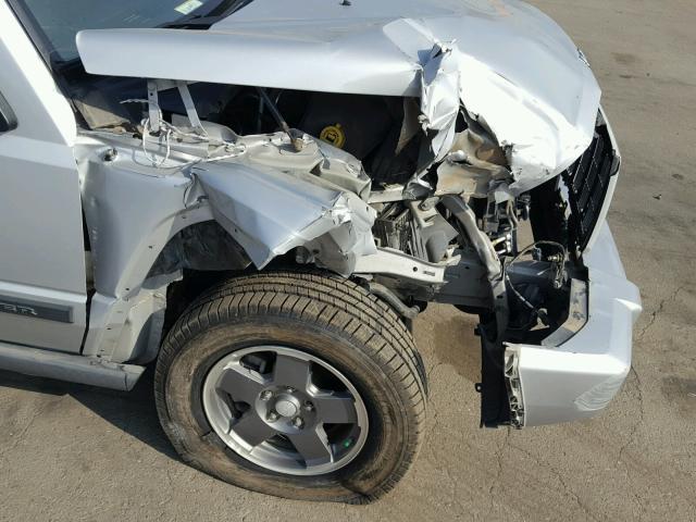 1J8HH48K66C203273 - 2006 JEEP COMMANDER SILVER photo 9