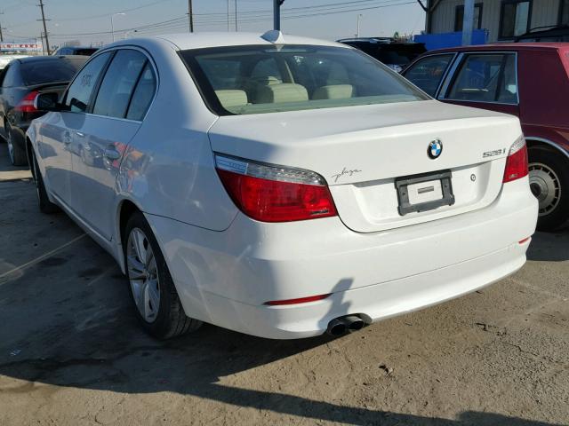 WBANV1C58AC158362 - 2010 BMW 528 XI WHITE photo 3