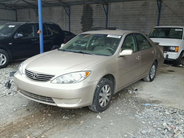 4T1BE32K75U955383 - 2005 TOYOTA CAMRY LE GOLD photo 2