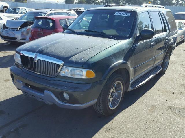 5LMEU27A2YLJ17411 - 2000 LINCOLN NAVIGATOR GREEN photo 2