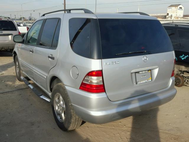 4JGAB54EXYA202749 - 2000 MERCEDES-BENZ ML 320 SILVER photo 3