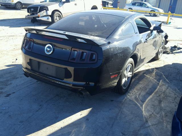 1ZVBP8AM1E5271239 - 2014 FORD MUSTANG BLACK photo 4