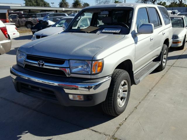 JT3GN86R620249477 - 2002 TOYOTA 4RUNNER SR SILVER photo 2