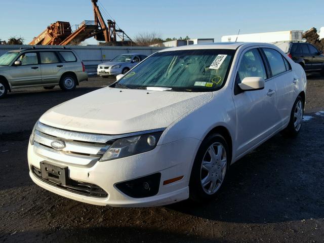 3FAHP0HA3AR211311 - 2010 FORD FUSION SE WHITE photo 2