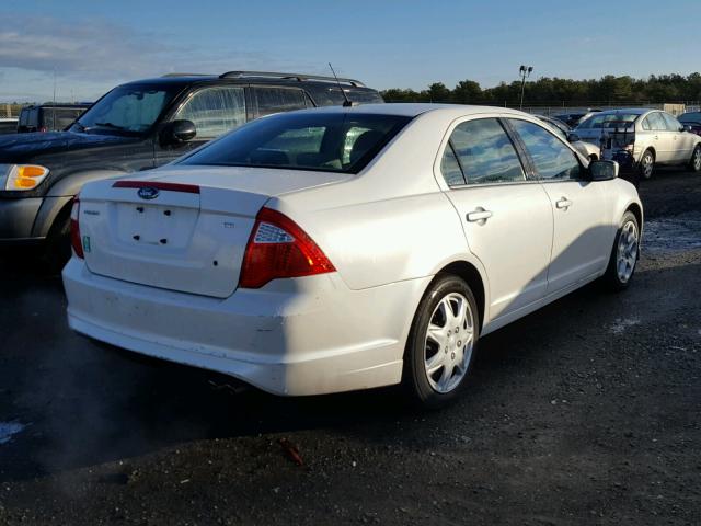 3FAHP0HA3AR211311 - 2010 FORD FUSION SE WHITE photo 4