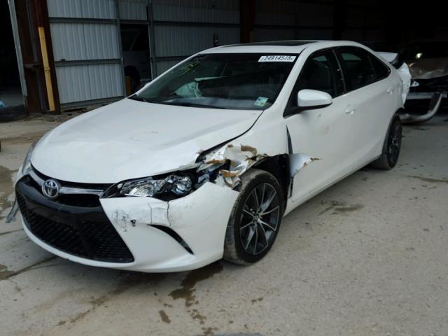 4T1BF1FK4FU027074 - 2015 TOYOTA CAMRY LE WHITE photo 2