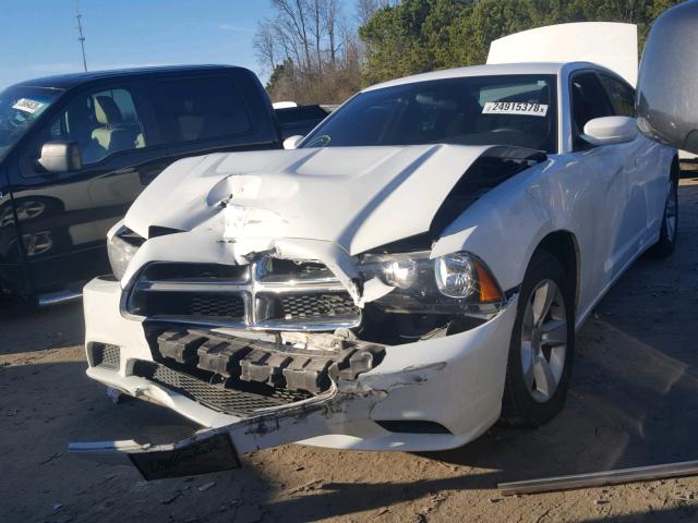 2B3CL3CG3BH607931 - 2011 DODGE CHARGER WHITE photo 2