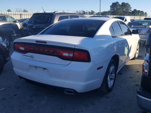 2B3CL3CG3BH607931 - 2011 DODGE CHARGER WHITE photo 4