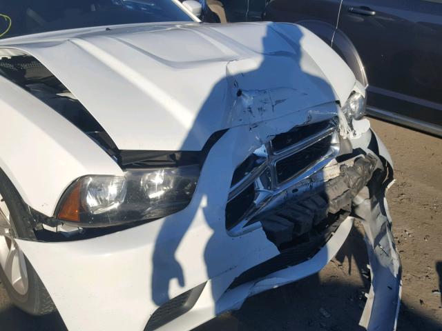 2B3CL3CG3BH607931 - 2011 DODGE CHARGER WHITE photo 9