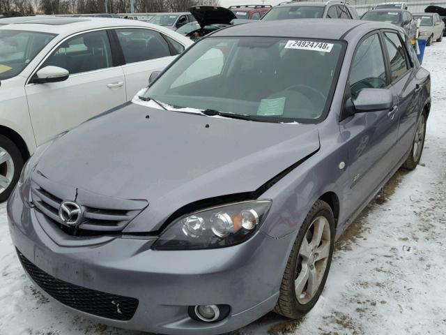 JM1BK343941214803 - 2004 MAZDA 3 HATCHBAC GRAY photo 2