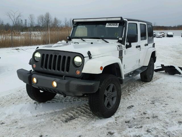 1C4BJWDG2GL181045 - 2016 JEEP WRANGLER U WHITE photo 2