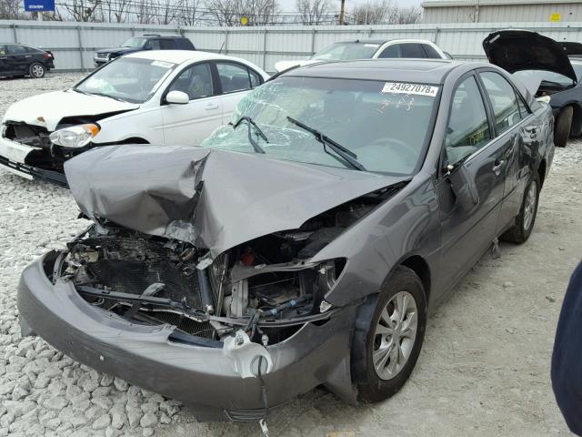 4T1BF30K35U606432 - 2005 TOYOTA CAMRY LE GRAY photo 2