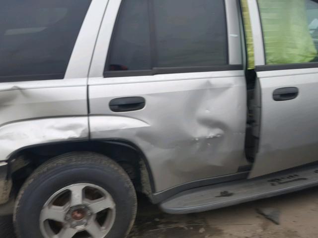 1GNDS13S162128587 - 2006 CHEVROLET TRAILBLAZE SILVER photo 9