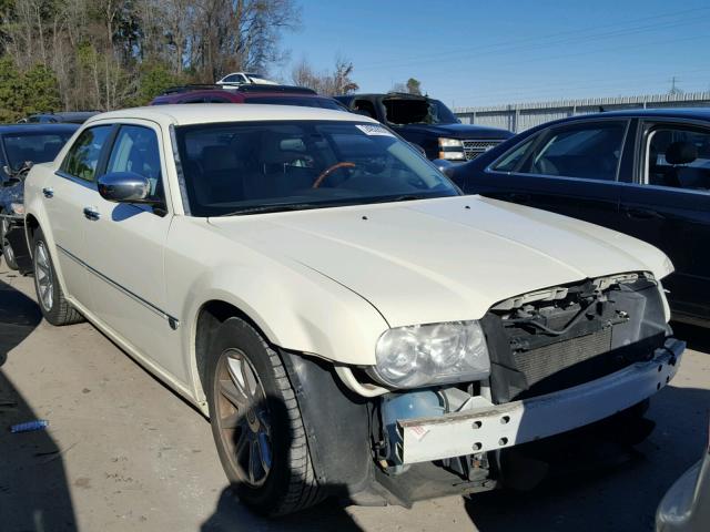 2C3AA63H25H525932 - 2005 CHRYSLER 300C CREAM photo 1