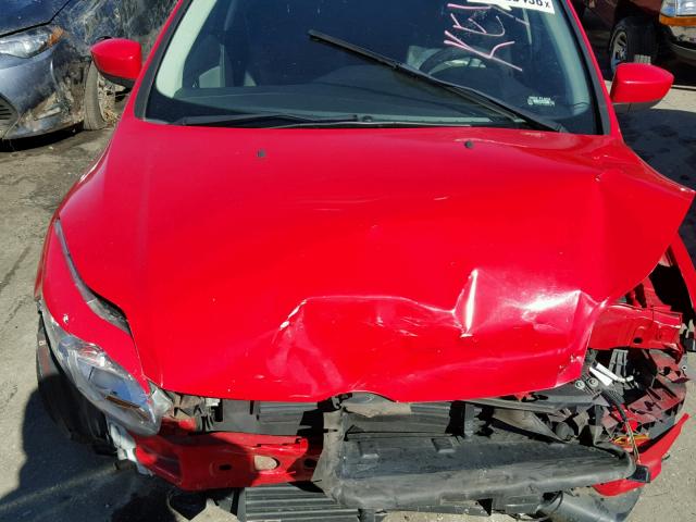 1FAHP3F27CL274930 - 2012 FORD FOCUS SE RED photo 7