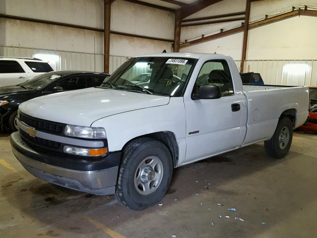 1GCEC14V72Z217035 - 2002 CHEVROLET SILVERADO WHITE photo 2