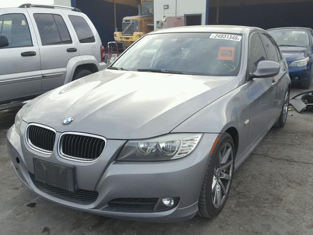 WBAPH57559NL79077 - 2009 BMW 328 I SULE GRAY photo 2