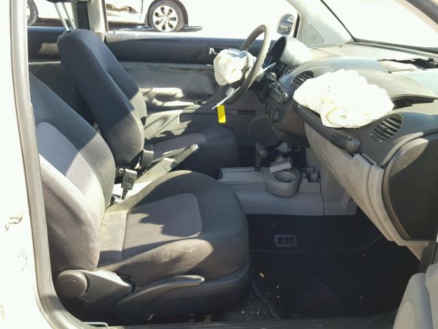 3VWBK21C93M404209 - 2003 VOLKSWAGEN NEW BEETLE 白色 照片 5