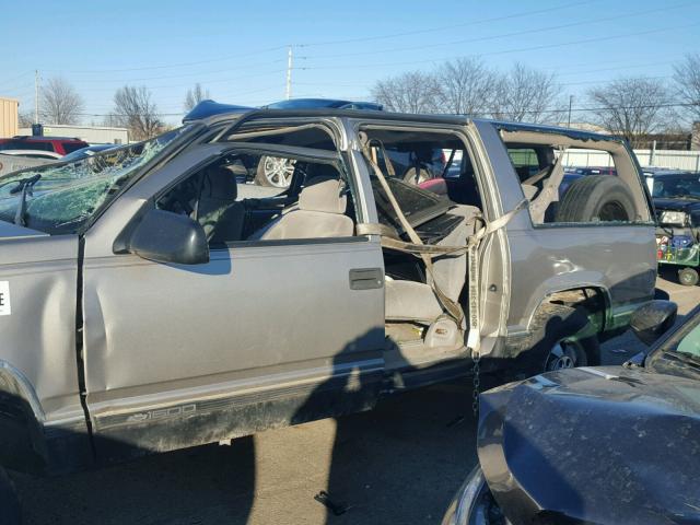 1GNFK16R2XJ409077 - 1999 CHEVROLET SUBURBAN K GOLD photo 9