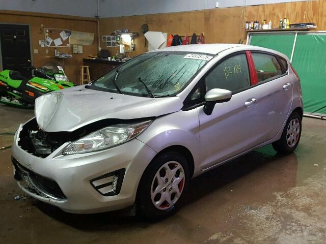 3FADP4EJ5CM159979 - 2012 FORD FIESTA SE SILVER photo 2