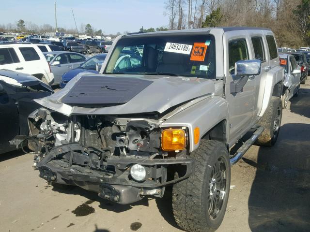 5GTDN136968321403 - 2006 HUMMER H3 SILVER photo 2