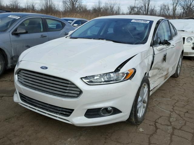 1FA6P0HD2G5125744 - 2016 FORD FUSION SE WHITE photo 2