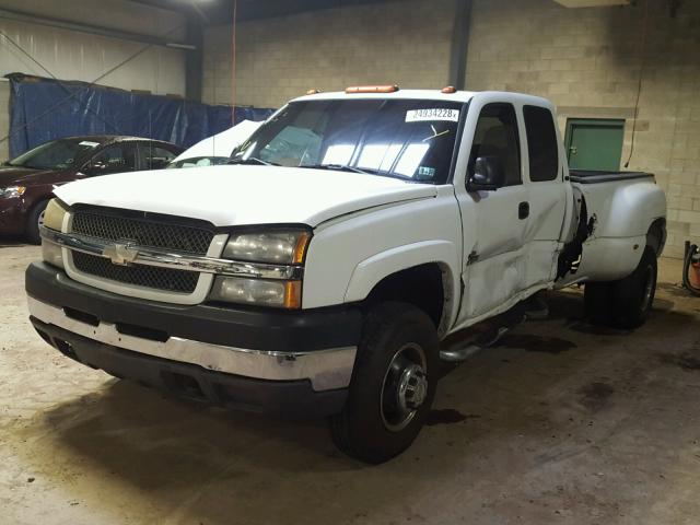 1GCJC39183E354591 - 2003 CHEVROLET SILVERADO WHITE photo 2