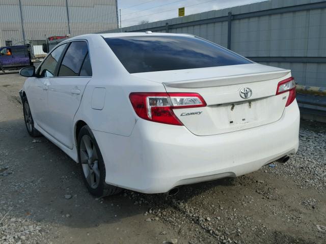 4T1BK1FK4CU511270 - 2012 TOYOTA CAMRY SE WHITE photo 3