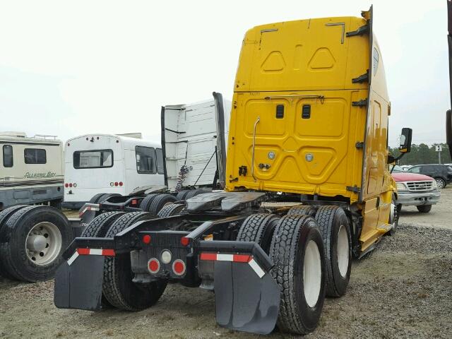 3AKJGLD5XFSGC9453 - 2015 FREIGHTLINER CASCADIA 1 YELLOW photo 4