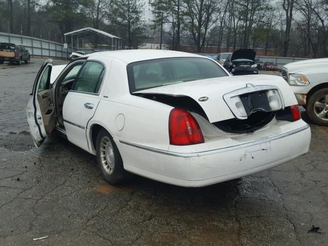 1LNHM81W6YY867386 - 2000 LINCOLN TOWN CAR E WHITE photo 3