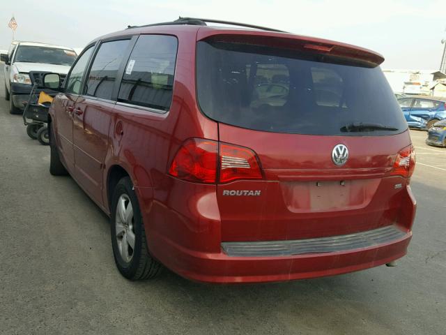 2V8HW54X09R543863 - 2009 VOLKSWAGEN ROUTAN SEL RED photo 3