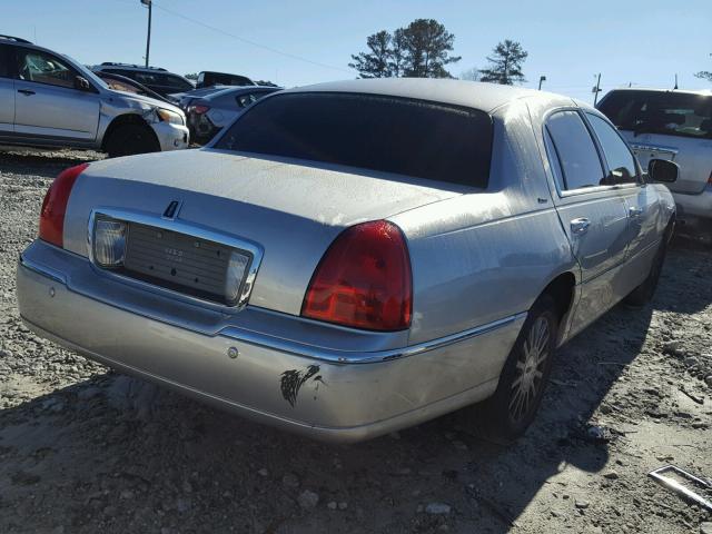 1LNHM83W54Y633425 - 2004 LINCOLN TOWN CAR U SILVER photo 4