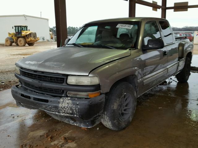 2GCEC19TX11142863 - 2001 CHEVROLET SILVERADO TAN photo 2