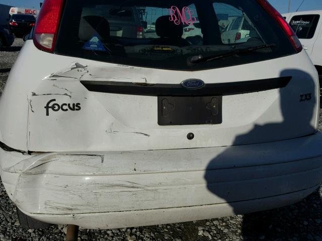 3FAFP31373R152853 - 2003 FORD FOCUS ZX3 WHITE photo 10