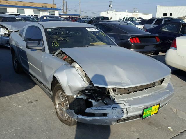 1ZVFT80N355165334 - 2005 FORD MUSTANG SILVER photo 1