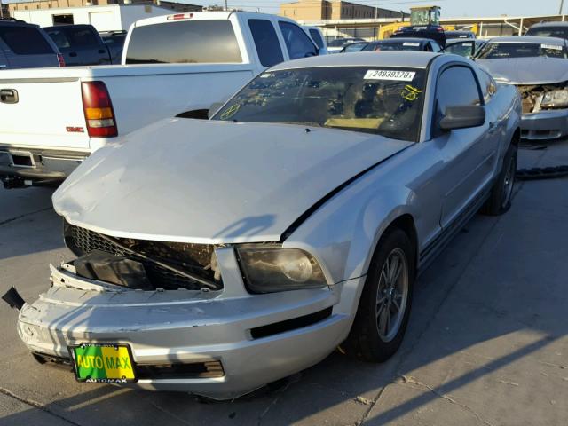 1ZVFT80N355165334 - 2005 FORD MUSTANG SILVER photo 2