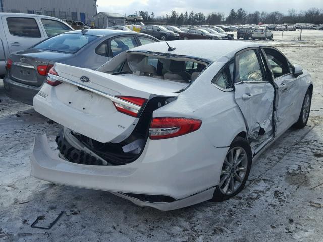 3FA6P0H71HR224371 - 2017 FORD FUSION SE WHITE photo 4