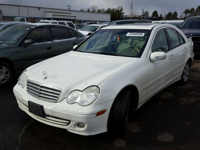 WDBRF87J66F784112 - 2006 MERCEDES-BENZ C 350 4MAT WHITE photo 2