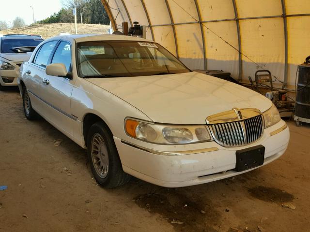 1LNHM83W0XY617184 - 1999 LINCOLN TOWN CAR C WHITE photo 1